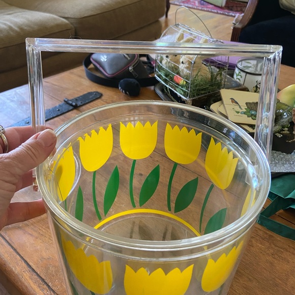 Vintage 1960’s Lucite Large Ice Bucket - Picture 4 of 7